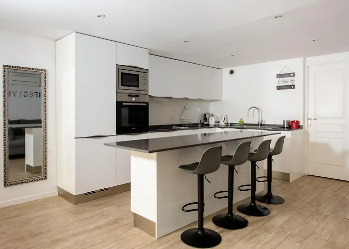 Modern House In The Center Of Sur Vakantiehuis